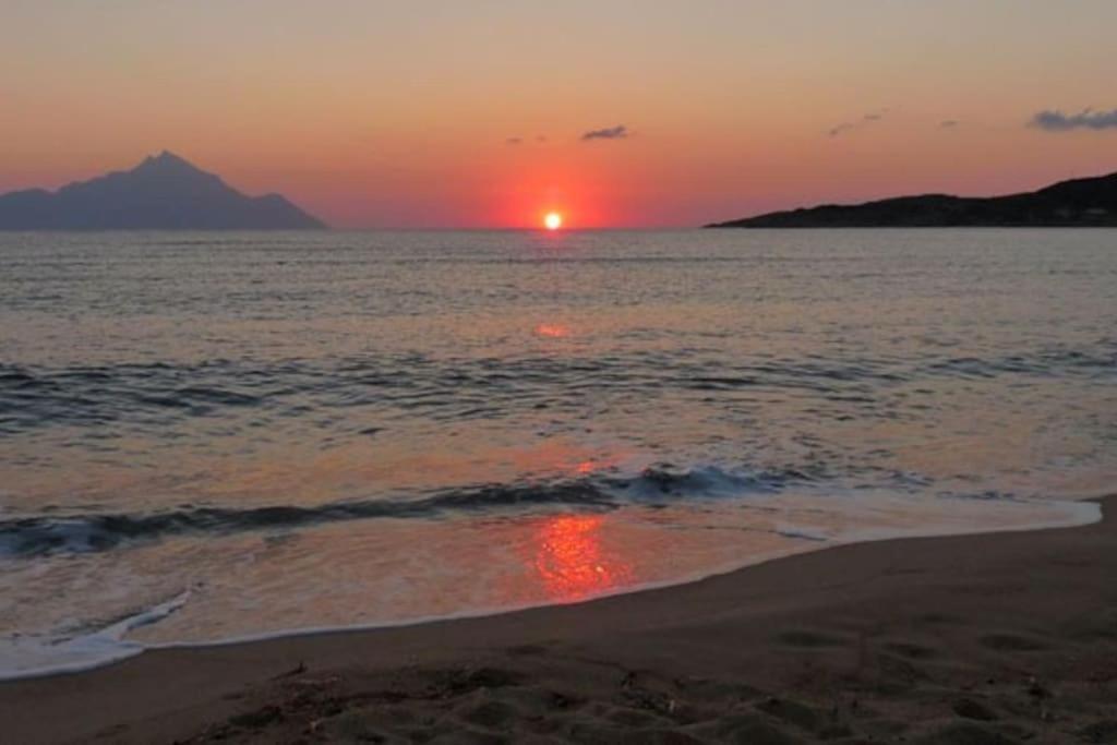 Traditionelles Appartement Athos Shadow Am Meer Paralia Sikias Eksteriør billede